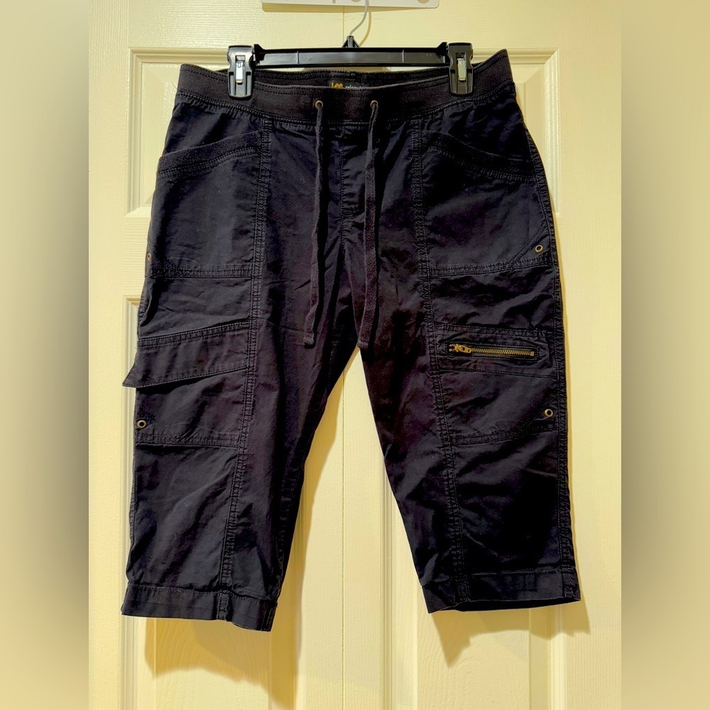 Lee Women’s Black capris. Size 12 Petite. GUC